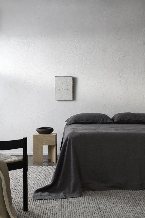 100% French flax linen duvet cover set on a bed
