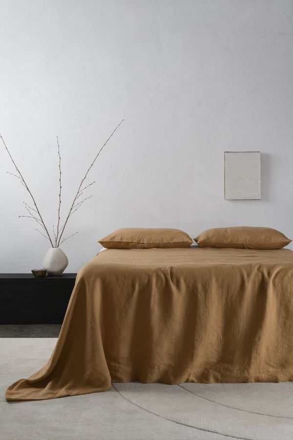 100% French flax linen duvet cover set on a bed